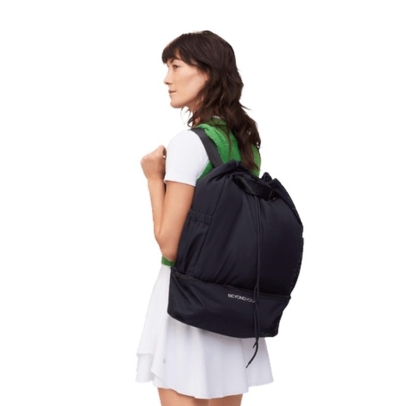 Beyond Yoga Handbags - THURSDAY SPECIAL!! NWT Beyond Yoga Convertible Bag